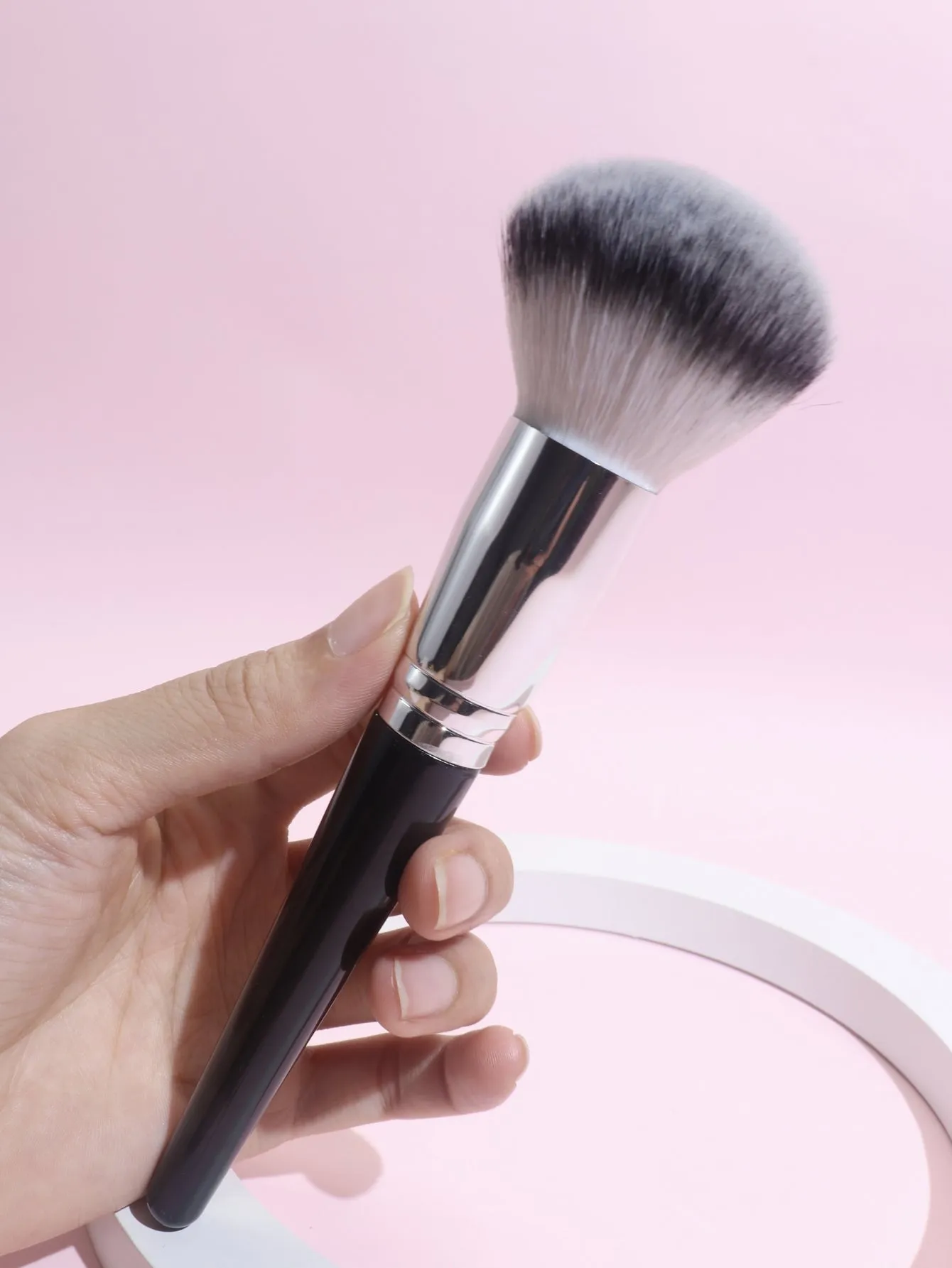 One Large Size Blush Brush Powder Brush Fluffy Multifunctional Makeup Brush Portable Professional Beauty Tool Manicure Powder Brush Blush Brush.